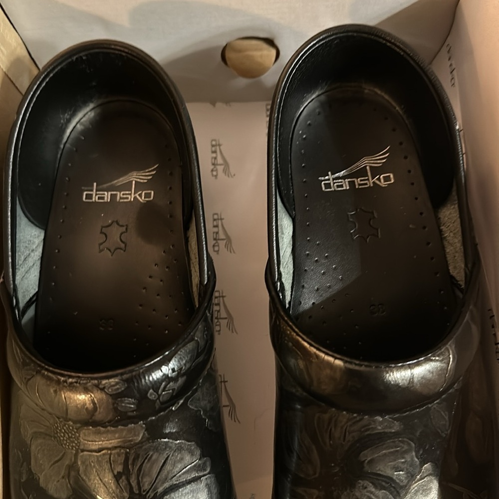 Clogs - Picture 3 of 6